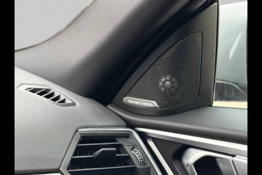BMW i4 EDrive40 84 kWh 94% SOH (NL-auto,1e eig, Dealer OndH, H&K, Carplay, SfeerV, Trekhaak,Camera, Lane A, Active Cruise, Etc)