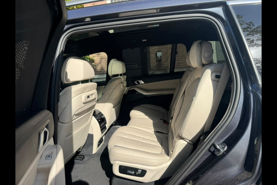 BMW X7 40I M Sport|Sky Lounge|Merino| Massage |Laser|Dealer|VOL|
