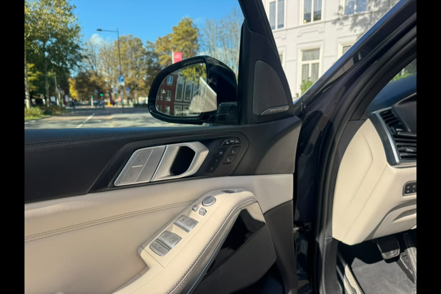 BMW X7 40I M Sport|Sky Lounge|Merino| Massage |Laser|Dealer|VOL|