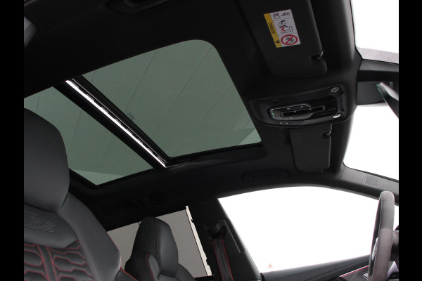 Audi Q8 4.0 TFSI RS Q8 Quattro 600pk! Panorama dak Navigatie B&O Akrapovic Electrische achterklep Stoelverwarming Stuurverwarming Stoelventilatie  Led Camera Climate Control Parkeer sensoren voor en achter Lichtmetalen Velgen