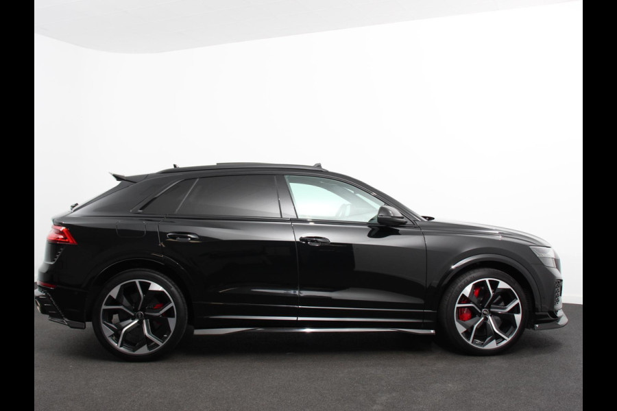 Audi Q8 4.0 TFSI RS Q8 Quattro 600pk! Panorama dak Navigatie B&O Akrapovic Electrische achterklep Stoelverwarming Stuurverwarming Stoelventilatie  Led Camera Climate Control Parkeer sensoren voor en achter Lichtmetalen Velgen