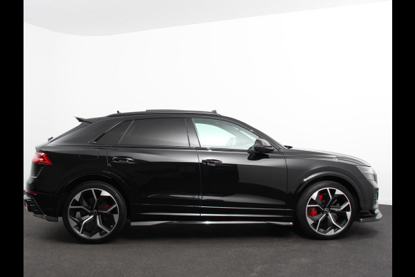 Audi Q8 4.0 TFSI RS Q8 Quattro 600pk! Panorama dak Navigatie B&O Akrapovic Electrische achterklep Stoelverwarming Stuurverwarming Stoelventilatie  Led Camera Climate Control Parkeer sensoren voor en achter Lichtmetalen Velgen