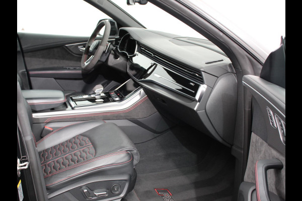 Audi Q8 4.0 TFSI RS Q8 Quattro 600pk! Panorama dak Navigatie B&O Akrapovic Electrische achterklep Stoelverwarming Stuurverwarming Stoelventilatie  Led Camera Climate Control Parkeer sensoren voor en achter Lichtmetalen Velgen