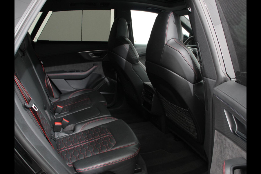 Audi Q8 4.0 TFSI RS Q8 Quattro 600pk! Panorama dak Navigatie B&O Akrapovic Electrische achterklep Stoelverwarming Stuurverwarming Stoelventilatie  Led Camera Climate Control Parkeer sensoren voor en achter Lichtmetalen Velgen