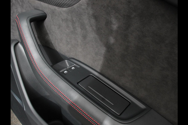 Audi Q8 4.0 TFSI RS Q8 Quattro 600pk! Panorama dak Navigatie B&O Akrapovic Electrische achterklep Stoelverwarming Stuurverwarming Stoelventilatie  Led Camera Climate Control Parkeer sensoren voor en achter Lichtmetalen Velgen