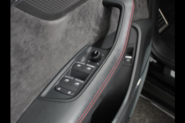 Audi Q8 4.0 TFSI RS Q8 Quattro 600pk! Panorama dak Navigatie B&O Akrapovic Electrische achterklep Stoelverwarming Stuurverwarming Stoelventilatie  Led Camera Climate Control Parkeer sensoren voor en achter Lichtmetalen Velgen