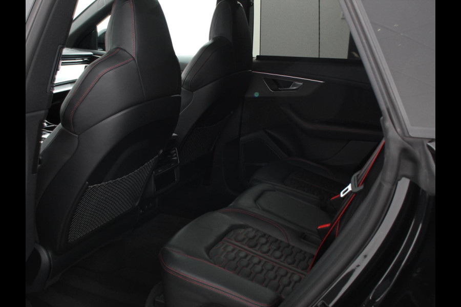 Audi Q8 4.0 TFSI RS Q8 Quattro 600pk! Panorama dak Navigatie B&O Akrapovic Electrische achterklep Stoelverwarming Stuurverwarming Stoelventilatie  Led Camera Climate Control Parkeer sensoren voor en achter Lichtmetalen Velgen
