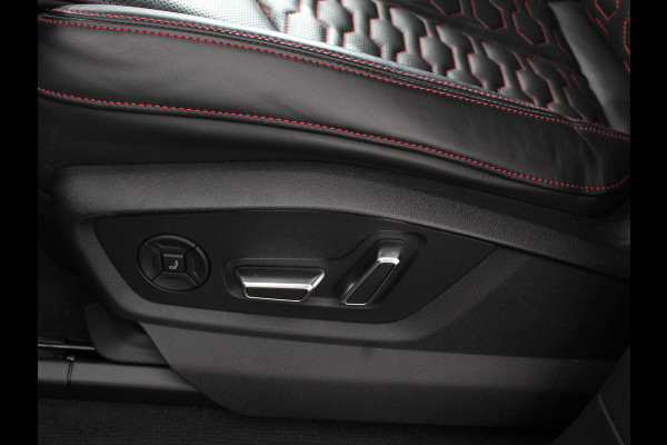 Audi Q8 4.0 TFSI RS Q8 Quattro 600pk! Panorama dak Navigatie B&O Akrapovic Electrische achterklep Stoelverwarming Stuurverwarming Stoelventilatie  Led Camera Climate Control Parkeer sensoren voor en achter Lichtmetalen Velgen