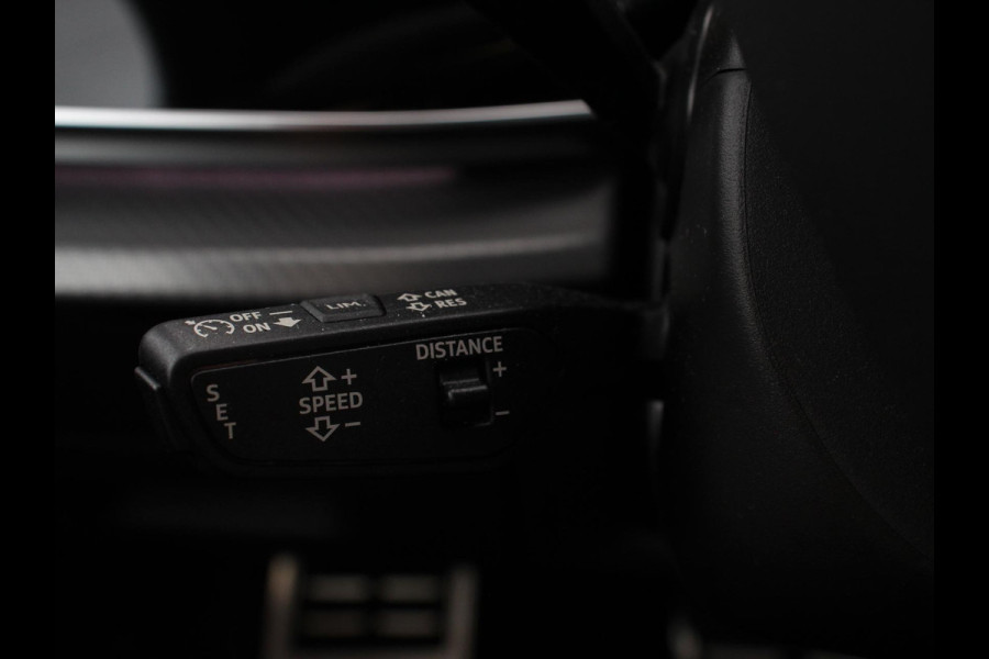 Audi Q8 4.0 TFSI RS Q8 Quattro 600pk! Panorama dak Navigatie B&O Akrapovic Electrische achterklep Stoelverwarming Stuurverwarming Stoelventilatie  Led Camera Climate Control Parkeer sensoren voor en achter Lichtmetalen Velgen