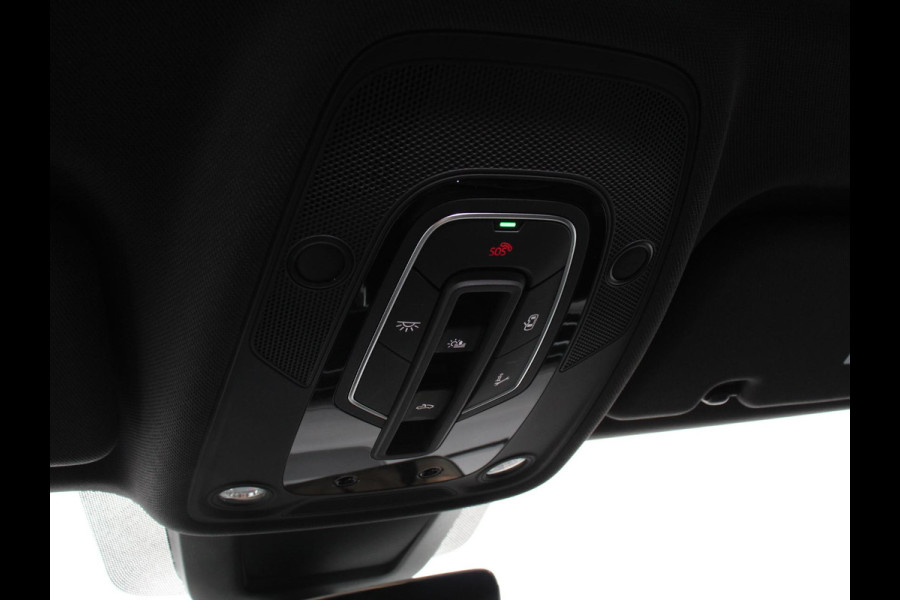 Audi Q8 4.0 TFSI RS Q8 Quattro 600pk! Panorama dak Navigatie B&O Akrapovic Electrische achterklep Stoelverwarming Stuurverwarming Stoelventilatie  Led Camera Climate Control Parkeer sensoren voor en achter Lichtmetalen Velgen