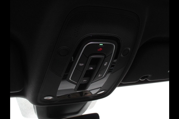 Audi Q8 4.0 TFSI RS Q8 Quattro 600pk! Panorama dak Navigatie B&O Akrapovic Electrische achterklep Stoelverwarming Stuurverwarming Stoelventilatie  Led Camera Climate Control Parkeer sensoren voor en achter Lichtmetalen Velgen