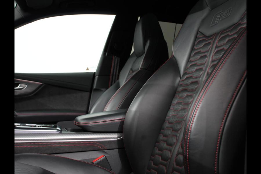 Audi Q8 4.0 TFSI RS Q8 Quattro 600pk! Panorama dak Navigatie B&O Akrapovic Electrische achterklep Stoelverwarming Stuurverwarming Stoelventilatie  Led Camera Climate Control Parkeer sensoren voor en achter Lichtmetalen Velgen