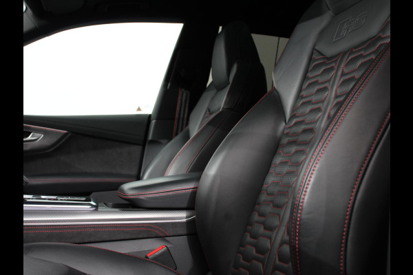 Audi Q8 4.0 TFSI RS Q8 Quattro 600pk! Panorama dak Navigatie B&O Akrapovic Electrische achterklep Stoelverwarming Stuurverwarming Stoelventilatie  Led Camera Climate Control Parkeer sensoren voor en achter Lichtmetalen Velgen