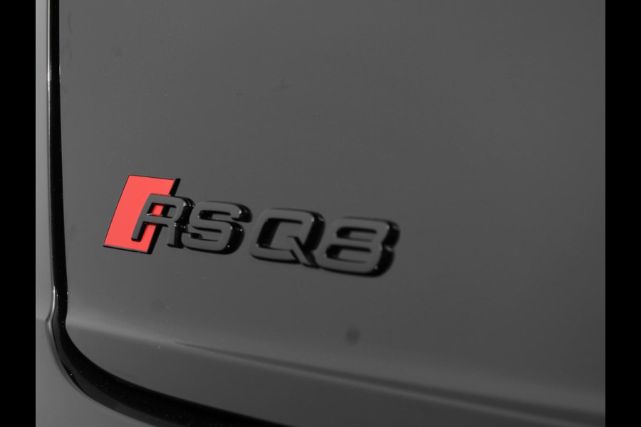 Audi Q8 4.0 TFSI RS Q8 Quattro 600pk! Panorama dak Navigatie B&O Akrapovic Electrische achterklep Stoelverwarming Stuurverwarming Stoelventilatie  Led Camera Climate Control Parkeer sensoren voor en achter Lichtmetalen Velgen