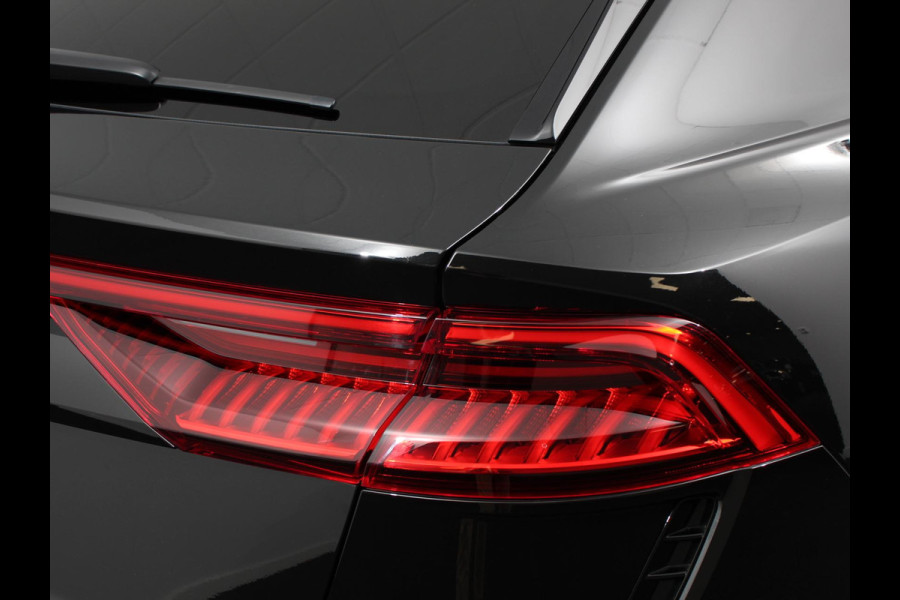 Audi Q8 4.0 TFSI RS Q8 Quattro 600pk! Panorama dak Navigatie B&O Akrapovic Electrische achterklep Stoelverwarming Stuurverwarming Stoelventilatie  Led Camera Climate Control Parkeer sensoren voor en achter Lichtmetalen Velgen