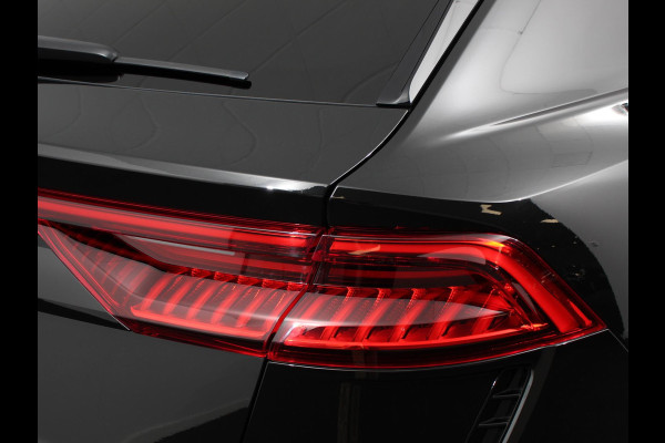 Audi Q8 4.0 TFSI RS Q8 Quattro 600pk! Panorama dak Navigatie B&O Akrapovic Electrische achterklep Stoelverwarming Stuurverwarming Stoelventilatie  Led Camera Climate Control Parkeer sensoren voor en achter Lichtmetalen Velgen