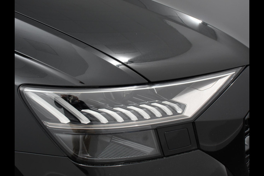 Audi Q8 4.0 TFSI RS Q8 Quattro 600pk! Panorama dak Navigatie B&O Akrapovic Electrische achterklep Stoelverwarming Stuurverwarming Stoelventilatie  Led Camera Climate Control Parkeer sensoren voor en achter Lichtmetalen Velgen