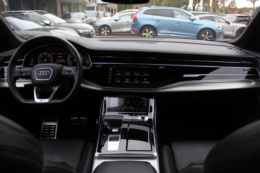 Audi Q8 50 TDI quattro Pro Line S / Trekhaak / Panoramadak / Camera / Softclose / Intr.voorverwarming / 21'' / Luchtvering / Leder / CarPlay / Bose / Dodehoek / DAB / ACC / Stoelverwarming