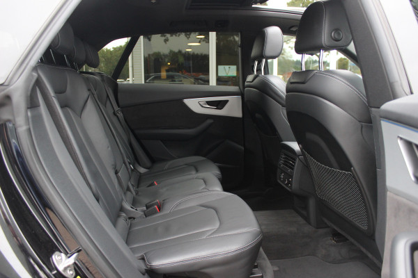 Audi Q8 50 TDI quattro Pro Line S / Trekhaak / Panoramadak / Camera / Softclose / Intr.voorverwarming / 21'' / Luchtvering / Leder / CarPlay / Bose / Dodehoek / DAB / ACC / Stoelverwarming