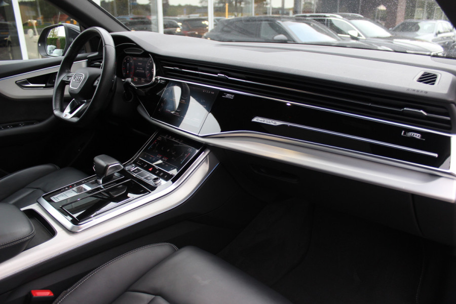 Audi Q8 50 TDI quattro Pro Line S / Trekhaak / Panoramadak / Camera / Softclose / Intr.voorverwarming / 21'' / Luchtvering / Leder / CarPlay / Bose / Dodehoek / DAB / ACC / Stoelverwarming