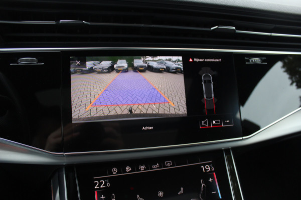 Audi Q8 50 TDI quattro Pro Line S / Trekhaak / Panoramadak / Camera / Softclose / Intr.voorverwarming / 21'' / Luchtvering / Leder / CarPlay / Bose / Dodehoek / DAB / ACC / Stoelverwarming