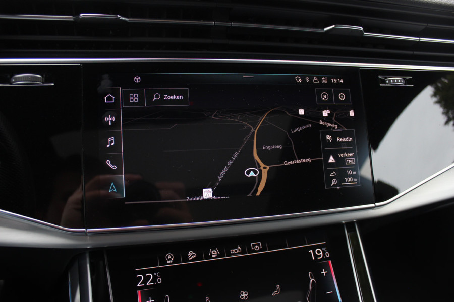 Audi Q8 50 TDI quattro Pro Line S / Trekhaak / Panoramadak / Camera / Softclose / Intr.voorverwarming / 21'' / Luchtvering / Leder / CarPlay / Bose / Dodehoek / DAB / ACC / Stoelverwarming