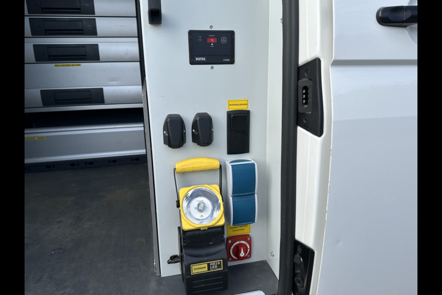 Volkswagen Transporter 2.0 TDI 102 PK / L1H1 / BOTT INRICHTING SERVICEBUS / 1e EIGENAAR / TREKHAAK / AIRCO / CRUISE CONTROL