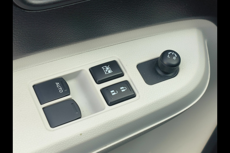 Suzuki Ignis 1.2 Smart Hybrid Select + trekhaak + navigatie Rijklaar “Sinds 1970 | 5.000+ reviews | Score 9,5 | Service zoals ’t hoort” Henk Jongen Auto's in Helmond,  al 50 jaar service zoals 't hoort!