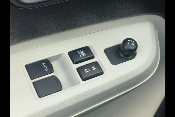 Suzuki Ignis 1.2 Smart Hybrid Select + trekhaak + navigatie Rijklaar “Sinds 1970 | 5.000+ reviews | Score 9,5 | Service zoals ’t hoort” Henk Jongen Auto's in Helmond,  al 50 jaar service zoals 't hoort!