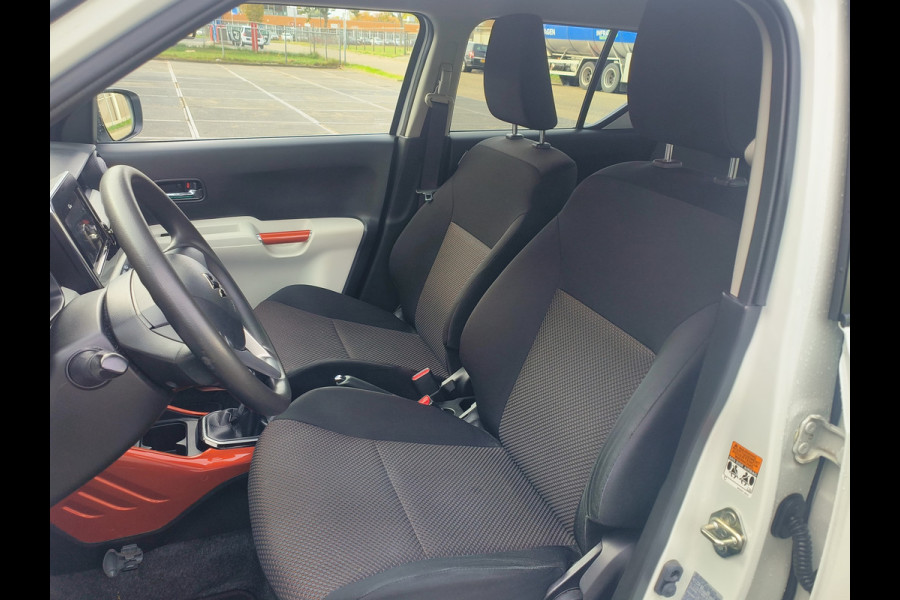 Suzuki Ignis 1.2 Smart Hybrid Select + trekhaak + navigatie Rijklaar “Sinds 1970 | 5.000+ reviews | Score 9,5 | Service zoals ’t hoort” Henk Jongen Auto's in Helmond,  al 50 jaar service zoals 't hoort!