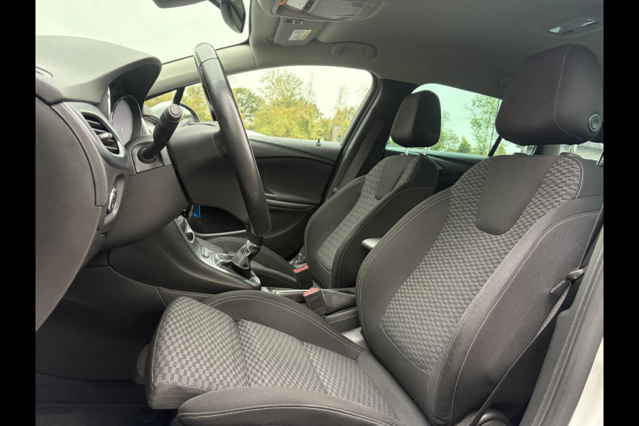 Opel Astra Sports Tourer 1.4 Online Edition ✓2e Eigenaar✓Trekhaak✓Carplay✓Navi✓Recent beurt gehad✓150pk✓Dealer Onderhouden✓6 Bak✓Pdc V+A✓Lm velgen✓Clima✓Cruise✓N.A.P✓Apk tot 06-2027