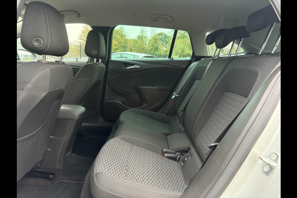 Opel Astra Sports Tourer 1.4 Online Edition ✓2e Eigenaar✓Trekhaak✓Carplay✓Navi✓Recent beurt gehad✓150pk✓Dealer Onderhouden✓6 Bak✓Pdc V+A✓Lm velgen✓Clima✓Cruise✓N.A.P✓Apk tot 06-2027