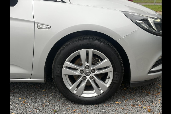 Opel Astra Sports Tourer 1.4 Online Edition ✓2e Eigenaar✓Trekhaak✓Carplay✓Navi✓Recent beurt gehad✓150pk✓Dealer Onderhouden✓6 Bak✓Pdc V+A✓Lm velgen✓Clima✓Cruise✓N.A.P✓Apk tot 06-2027