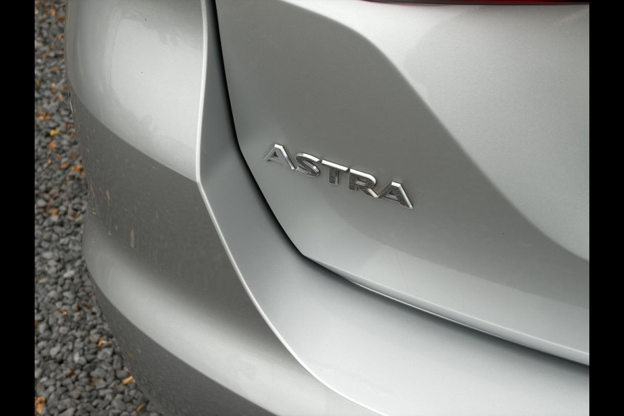Opel Astra Sports Tourer 1.4 Online Edition ✓2e Eigenaar✓Trekhaak✓Carplay✓Navi✓Recent beurt gehad✓150pk✓Dealer Onderhouden✓6 Bak✓Pdc V+A✓Lm velgen✓Clima✓Cruise✓N.A.P✓Apk tot 06-2027