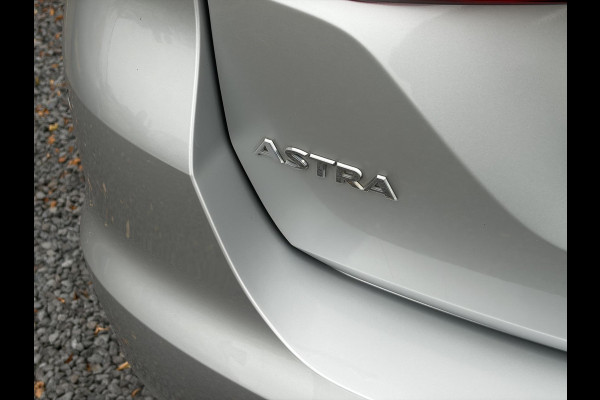 Opel Astra Sports Tourer 1.4 Online Edition ✓2e Eigenaar✓Trekhaak✓Carplay✓Navi✓Recent beurt gehad✓150pk✓Dealer Onderhouden✓6 Bak✓Pdc V+A✓Lm velgen✓Clima✓Cruise✓N.A.P✓Apk tot 06-2027