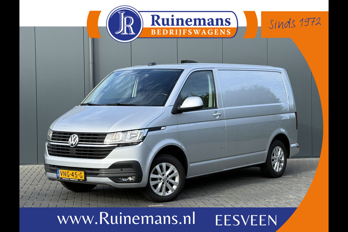 Volkswagen Transporter 2.0 TDI 150 PK HIGHLINE / DSG AUTOMAAT / L1H1 / SORTIMO INRICHTING / TREKHAAK / CAMERA / ADAPTIVE CRUISE / ACHTERKLEP
