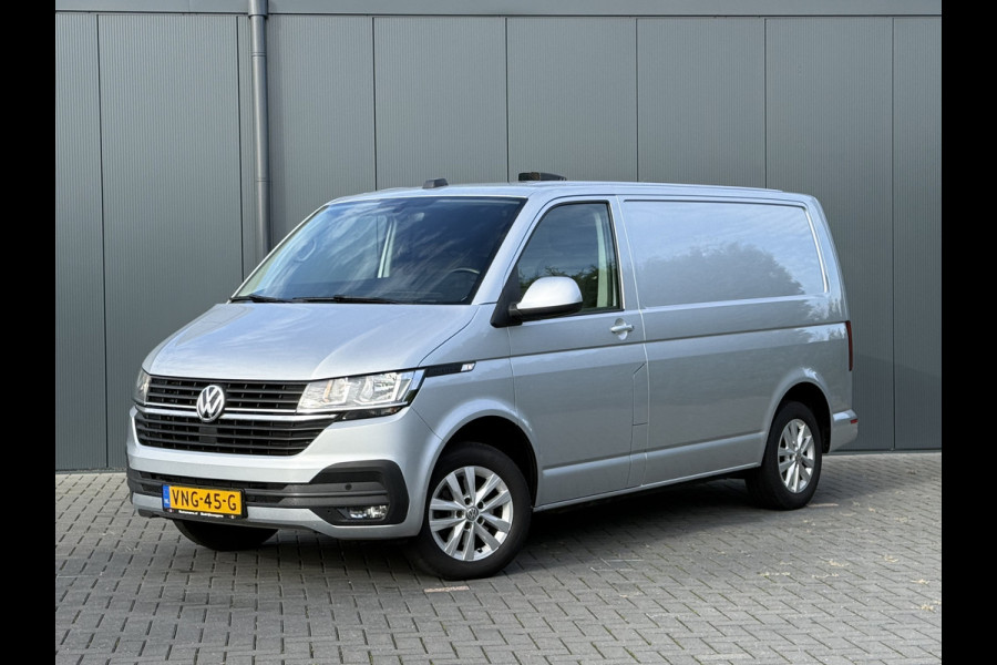 Volkswagen Transporter 2.0 TDI 150 PK HIGHLINE / DSG AUTOMAAT / L1H1 / SORTIMO INRICHTING / TREKHAAK / CAMERA / ADAPTIVE CRUISE / ACHTERKLEP