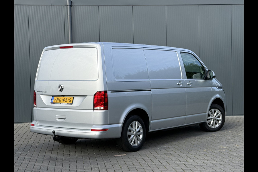Volkswagen Transporter 2.0 TDI 150 PK HIGHLINE / DSG AUTOMAAT / L1H1 / SORTIMO INRICHTING / TREKHAAK / CAMERA / ADAPTIVE CRUISE / ACHTERKLEP
