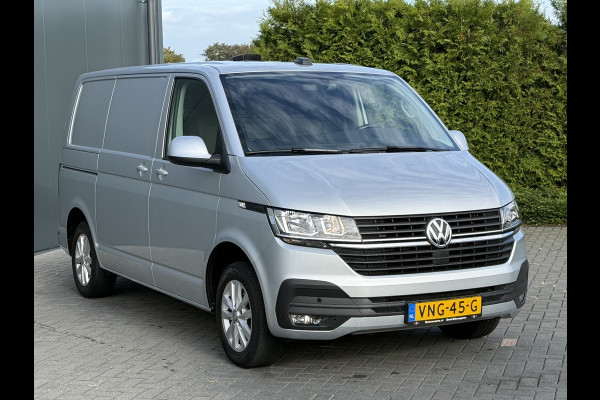 Volkswagen Transporter 2.0 TDI 150 PK HIGHLINE / DSG AUTOMAAT / L1H1 / SORTIMO INRICHTING / TREKHAAK / CAMERA / ADAPTIVE CRUISE / ACHTERKLEP