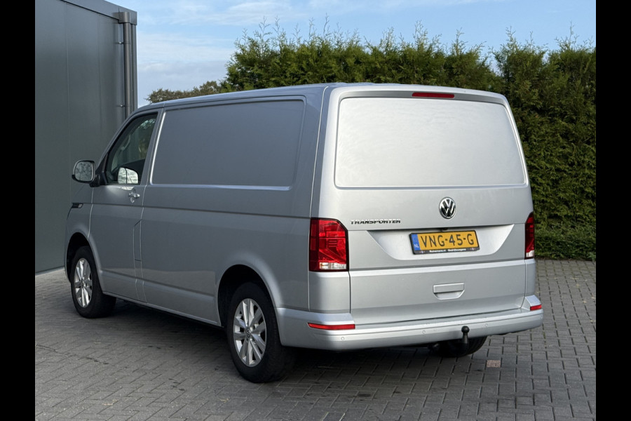 Volkswagen Transporter 2.0 TDI 150 PK HIGHLINE / DSG AUTOMAAT / L1H1 / SORTIMO INRICHTING / TREKHAAK / CAMERA / ADAPTIVE CRUISE / ACHTERKLEP