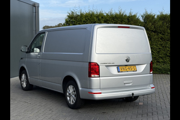 Volkswagen Transporter 2.0 TDI 150 PK HIGHLINE / DSG AUTOMAAT / L1H1 / SORTIMO INRICHTING / TREKHAAK / CAMERA / ADAPTIVE CRUISE / ACHTERKLEP