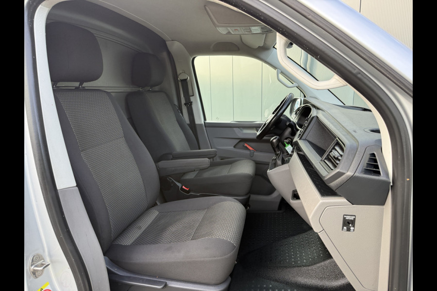 Volkswagen Transporter 2.0 TDI 150 PK HIGHLINE / DSG AUTOMAAT / L1H1 / SORTIMO INRICHTING / TREKHAAK / CAMERA / ADAPTIVE CRUISE / ACHTERKLEP