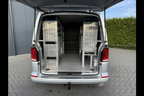 Volkswagen Transporter 2.0 TDI 150 PK HIGHLINE / DSG AUTOMAAT / L1H1 / SORTIMO INRICHTING / TREKHAAK / CAMERA / ADAPTIVE CRUISE / ACHTERKLEP