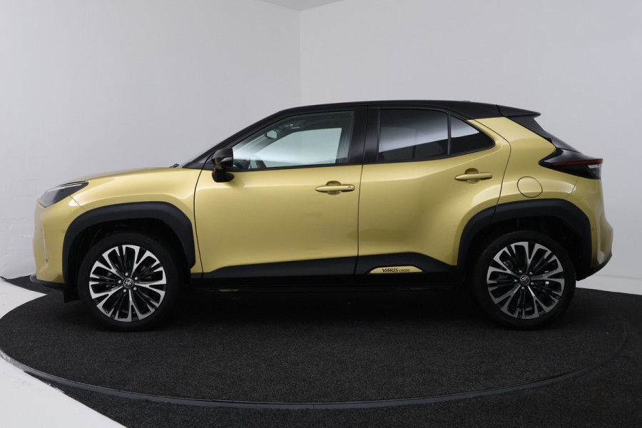 Toyota Yaris Cross 1.5 Hybrid Launch Edition (PANORAMADAK, TREKHAAK, CAMERA, STOELVERWARMING)