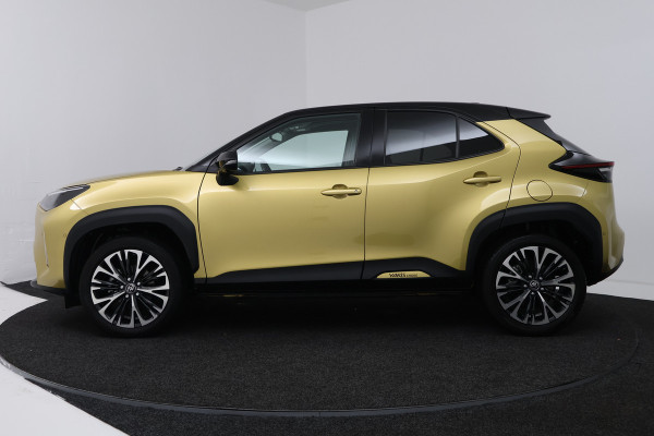 Toyota Yaris Cross 1.5 Hybrid Launch Edition (PANORAMADAK, TREKHAAK, CAMERA, STOELVERWARMING)
