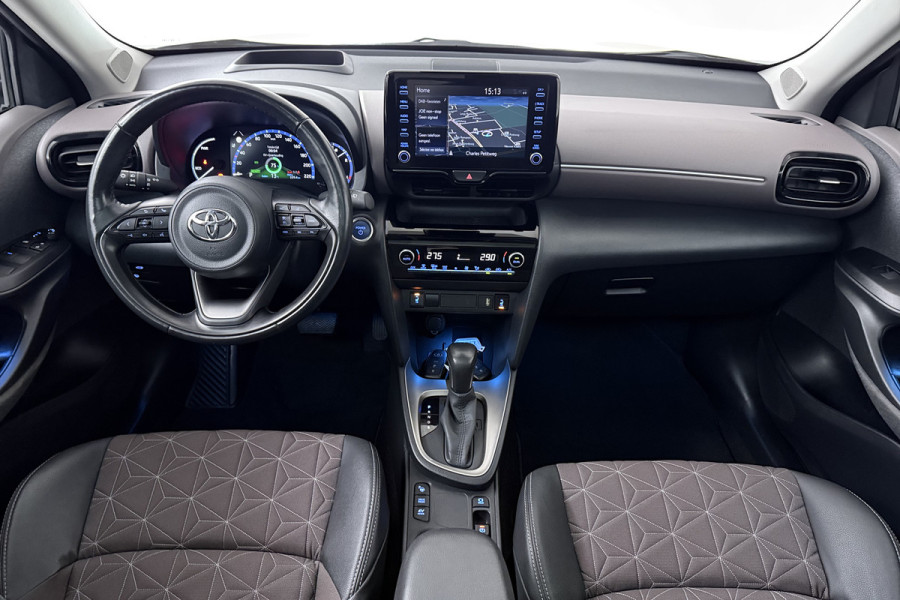 Toyota Yaris Cross 1.5 Hybrid Launch Edition (PANORAMADAK, TREKHAAK, CAMERA, STOELVERWARMING)