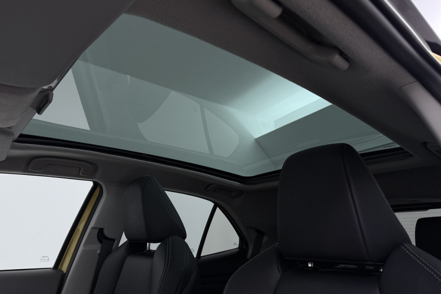 Toyota Yaris Cross 1.5 Hybrid Launch Edition (PANORAMADAK, TREKHAAK, CAMERA, STOELVERWARMING)