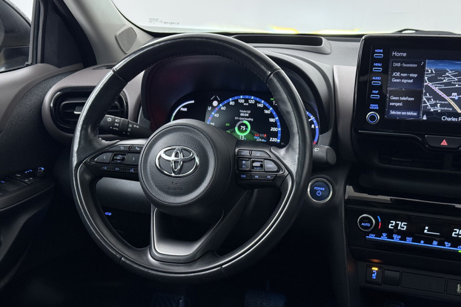 Toyota Yaris Cross 1.5 Hybrid Launch Edition (PANORAMADAK, TREKHAAK, CAMERA, STOELVERWARMING)