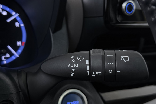 Toyota Yaris Cross 1.5 Hybrid Launch Edition (PANORAMADAK, TREKHAAK, CAMERA, STOELVERWARMING)