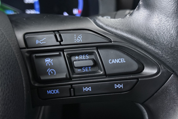 Toyota Yaris Cross 1.5 Hybrid Launch Edition (PANORAMADAK, TREKHAAK, CAMERA, STOELVERWARMING)